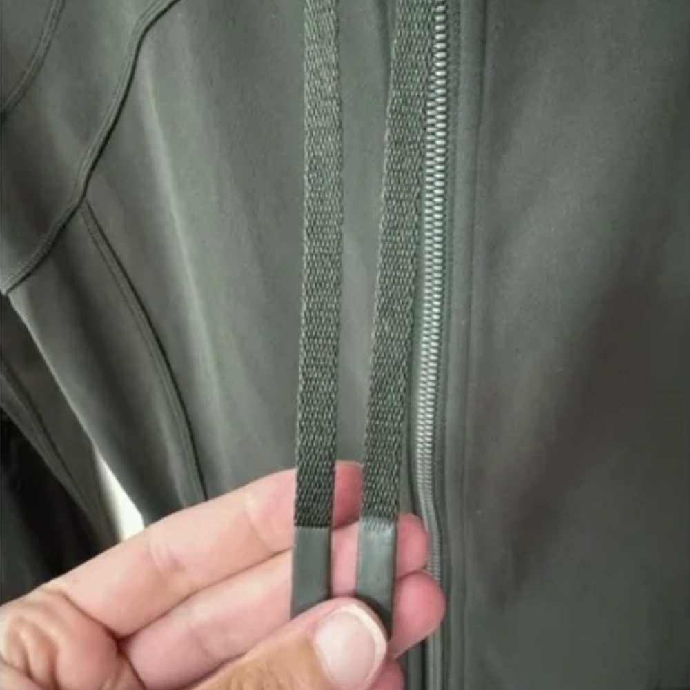 LULULEMON | Hooded Define Jacket *Nulu in Camo Green, Size 6 - Picture 4 of 4